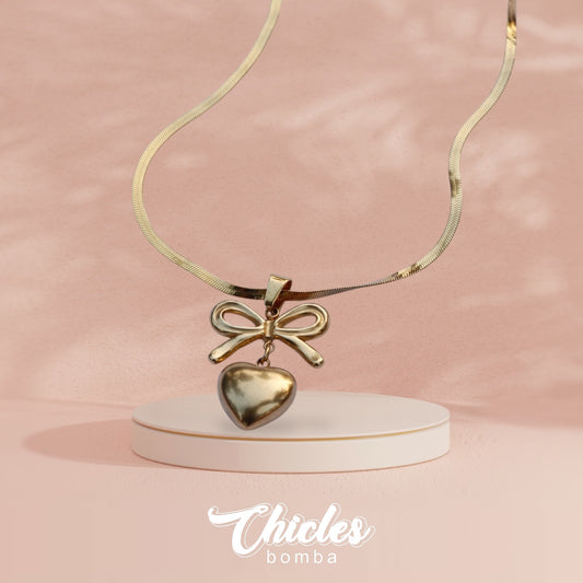 Collar corazón moño