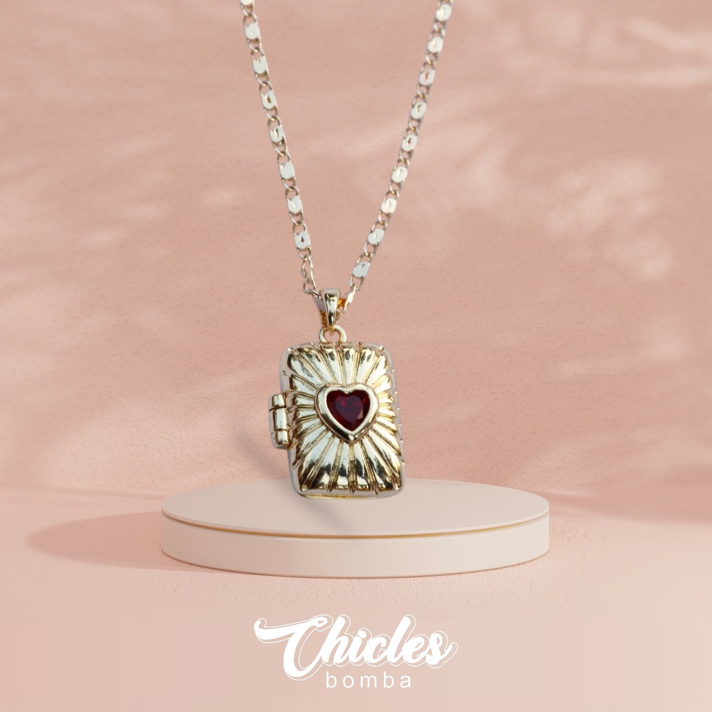 Relicario corazón rojo