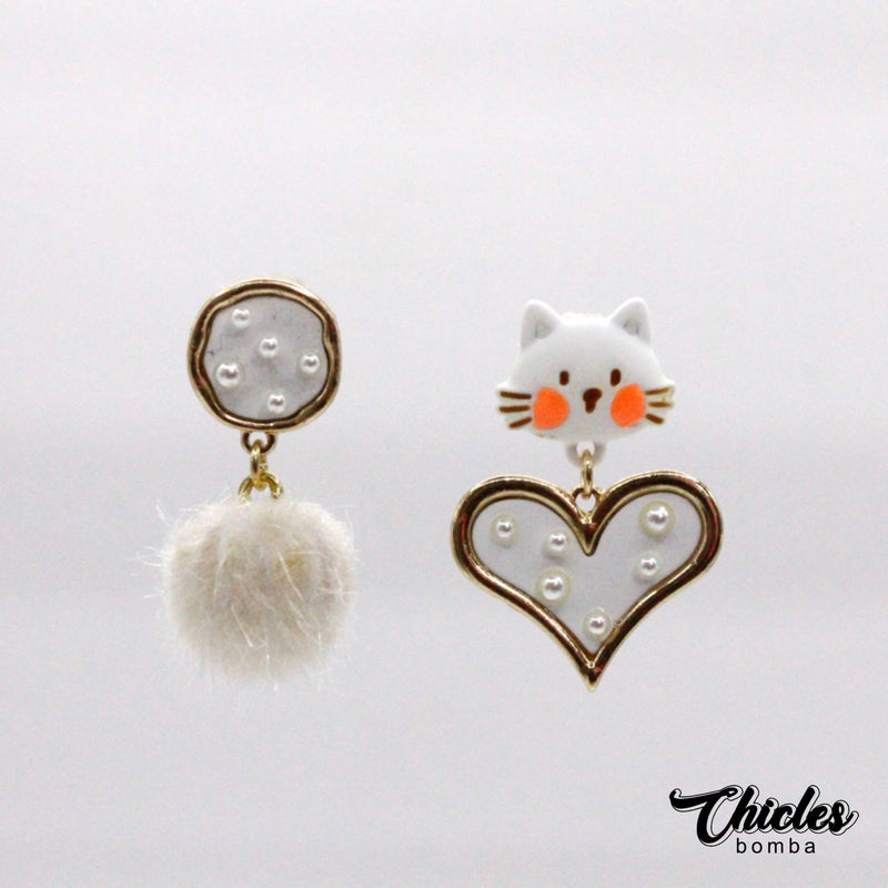 Aretes Gato con Corazón y Perlas