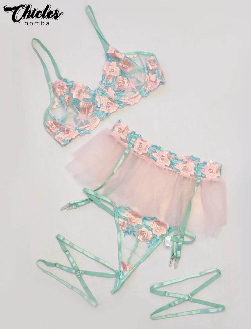 Lencería Verde con Flores Rosas
